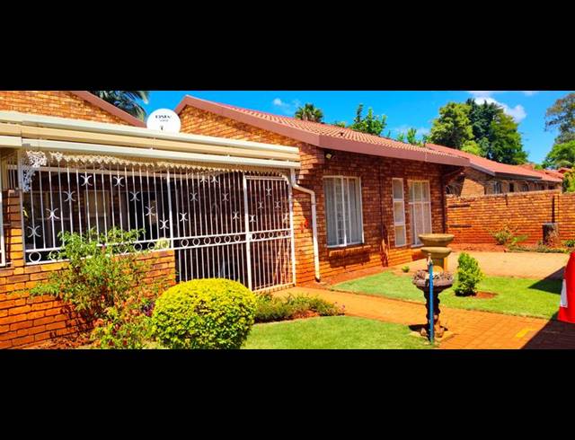 2 BEDROOM TOWNHOUSE FOR SALE IN CLARINA